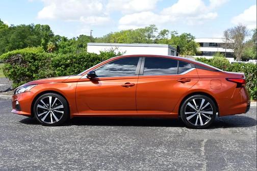 2022 Nissan Altima SR FWD