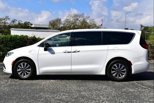 Bright White Clearcoat 2025 Chrysler Pacifica Hybrid Select
