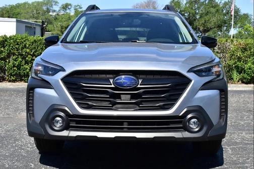 Ice Silver Metallic 2025 Subaru Outback Onyx Edition
