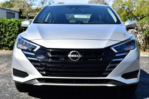 Brilliant Silver Metallic 2025 Nissan Versa 1.6 SV