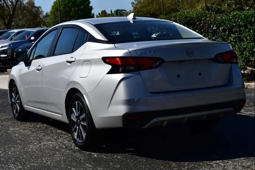 Brilliant Silver Metallic 2025 Nissan Versa 1.6 SV
