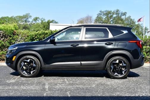Fusion Black 2024 Kia Seltos EX