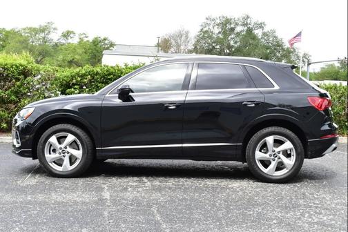 Mythos Black Metallic 2021 Audi Q3 40 Premium