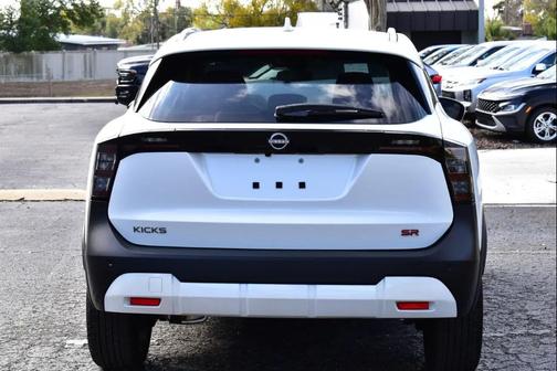 2025 Nissan Kicks SR