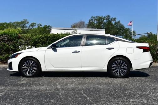White 2025 Nissan Altima SV FWD