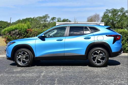 Marina Blue Metallic 2026 Chevrolet Trax LT