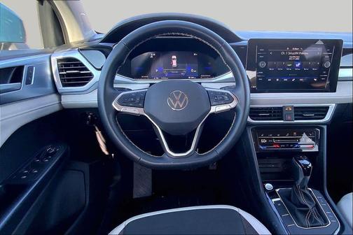 Monterey Blue Pearl 2026 Volkswagen Taos SE