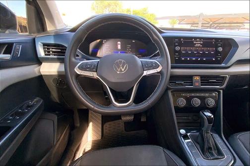 Pure White 2023 Volkswagen Taos 1.5T SE