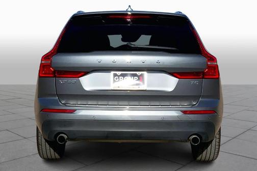 Gray Metallic 2021 Volvo XC60 T5 Momentum