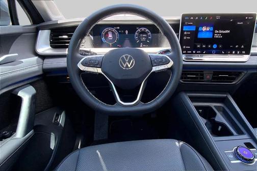 Pyrite Silver Metallic 2025 Volkswagen Tiguan 2.0T SE