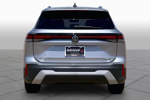 Pyrite Silver Metallic 2025 Volkswagen Tiguan 2.0T SE