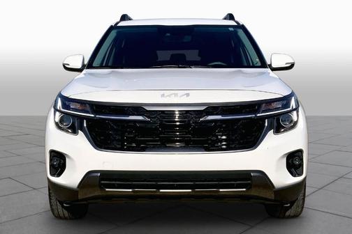 Snow White Pearl 2024 Kia Seltos X-Line