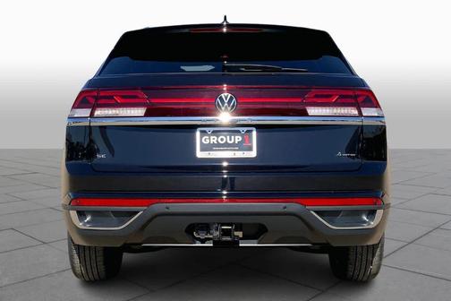 Deep Black Pearl Effect 2026 Volkswagen Atlas Cross Sport 2.0T SE W/TECHNOLOGY