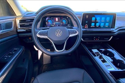 Pure White 2024 Volkswagen Atlas 2.0T SE w/Technology