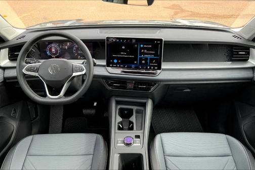 Platinum Gray Metallic 2025 Volkswagen Tiguan 2.0T SE