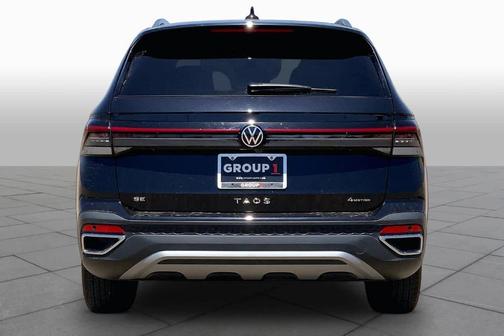 Deep Black Pearl Effect 2025 Volkswagen Taos 1.5T SE