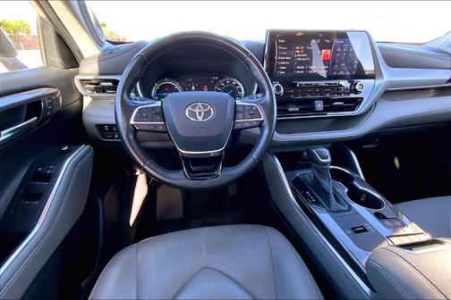 Celestial Silver Metallic 2020 Toyota Highlander Hybrid Platinum