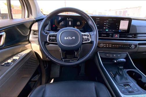 Snow White Pearl 2025 Kia Carnival LXS