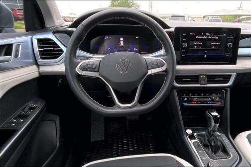 Pyrite Silver Metallic 2025 Volkswagen Taos 1.5T SE