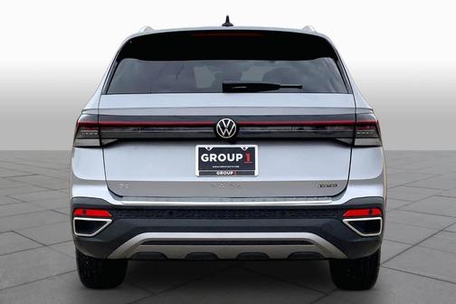 Pyrite Silver Metallic 2025 Volkswagen Taos 1.5T SE