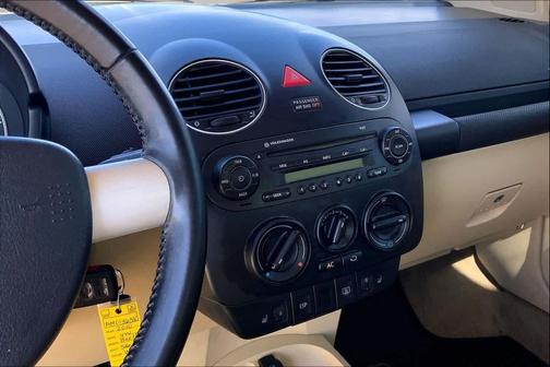 Candy White 2010 Volkswagen New Beetle 2.5L