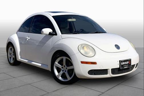 Candy White 2010 Volkswagen New Beetle 2.5L