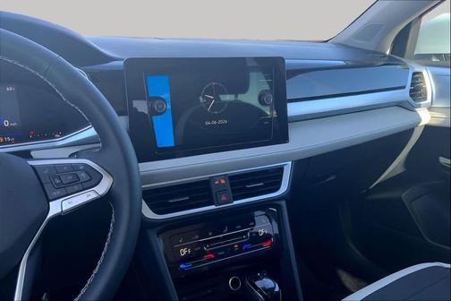 Monument Gray 2026 Volkswagen Taos SE