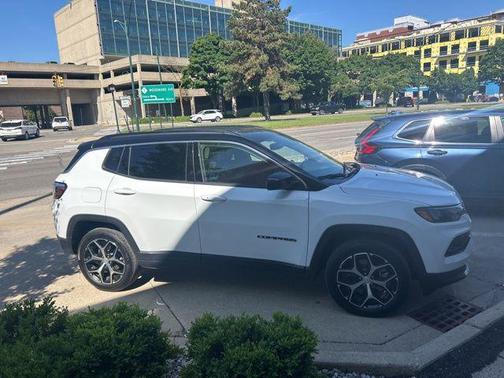 Bright White Clearcoat 2024 Jeep Compass Limited