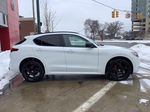 2022 Alfa Romeo Stelvio Ti
