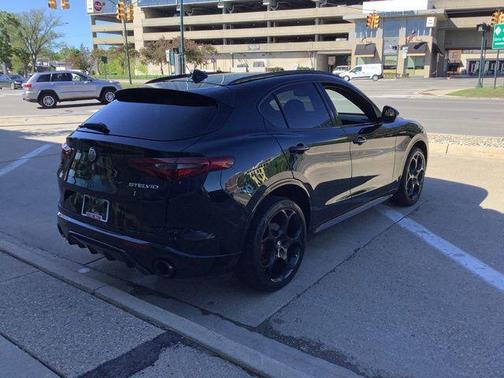 Vulcano Black Metallic 2022 Alfa Romeo Stelvio Ti