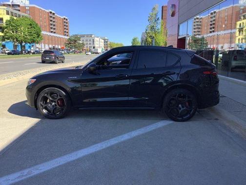 Vulcano Black Metallic 2022 Alfa Romeo Stelvio Ti