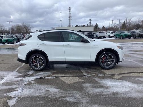 2025 Alfa Romeo Stelvio Sprint AWD