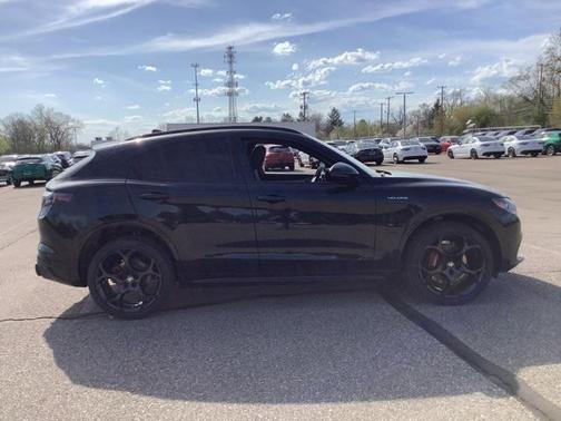 2025 Alfa Romeo Stelvio Sprint AWD