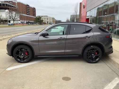 2025 Alfa Romeo Stelvio Sprint AWD