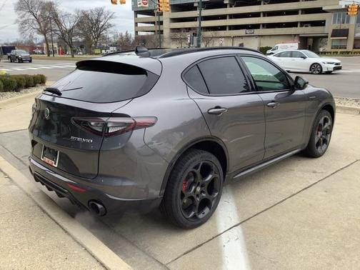 2025 Alfa Romeo Stelvio Sprint AWD