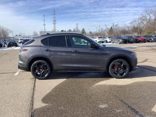 2025 Alfa Romeo Stelvio Sprint AWD
