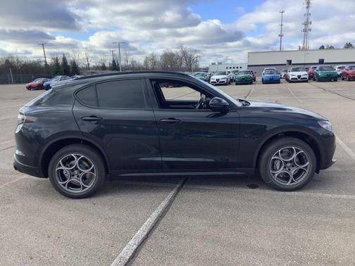 2025 Alfa Romeo Stelvio Sprint AWD