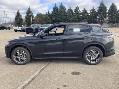 2025 Alfa Romeo Stelvio Sprint AWD