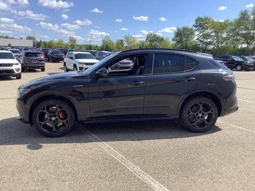 2025 Alfa Romeo Stelvio Sprint AWD