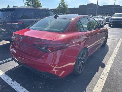 Alfa Rosso 2023 Alfa Romeo Giulia Estrema AWD