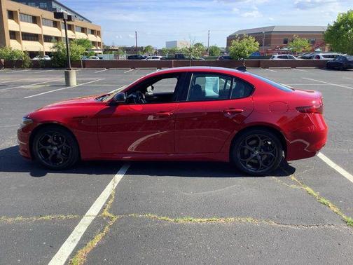 Alfa Rosso 2023 Alfa Romeo Giulia Estrema AWD