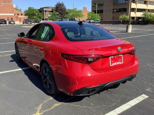 Alfa Rosso 2023 Alfa Romeo Giulia Estrema AWD
