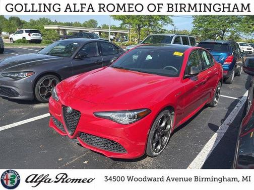 Alfa Rosso 2023 Alfa Romeo Giulia Estrema AWD