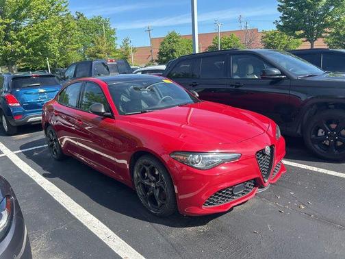 Alfa Rosso 2023 Alfa Romeo Giulia Estrema AWD