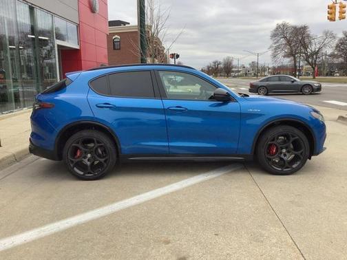 2025 Alfa Romeo Stelvio Sprint AWD