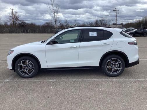 2025 Alfa Romeo Stelvio Sprint AWD
