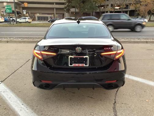 2025 Alfa Romeo Giulia Intensa AWD