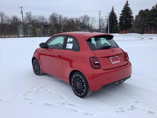 2024 FIAT 500e INSPI(RED) FWD