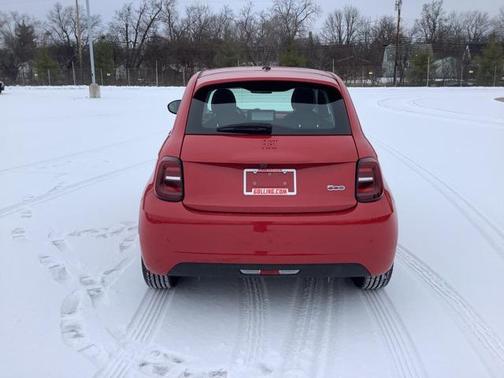 2024 FIAT 500e INSPI(RED) FWD