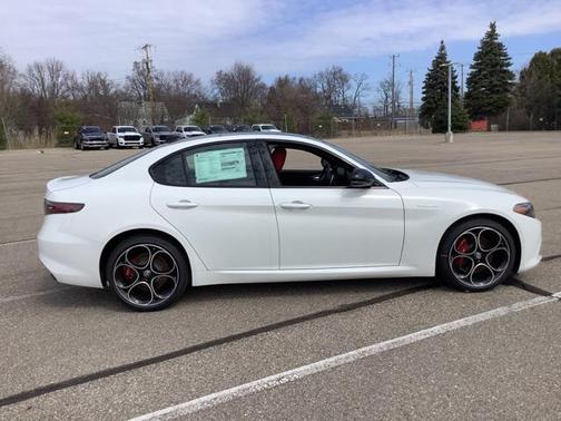 2025 Alfa Romeo Giulia AWD